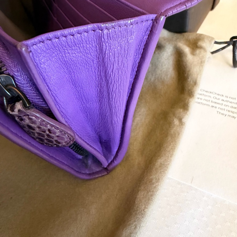 Bottega Veneta Textured Purple wallet - Picture 8 of 12